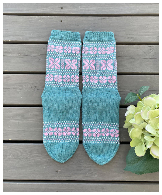 Hehkeät-kirjoneulesukat, neuleohje