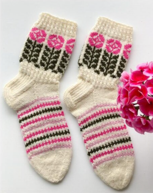 Heleät-kirjoneulesukat, neuleohje