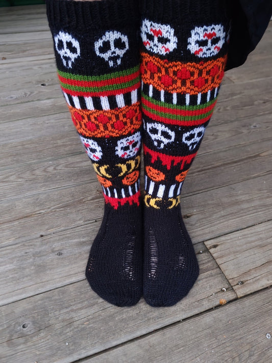 Horrorween-kirjoneulesukat, neuleohje