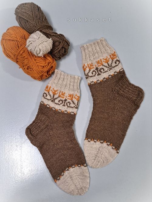 Inkalilja-sukat, neuleohje