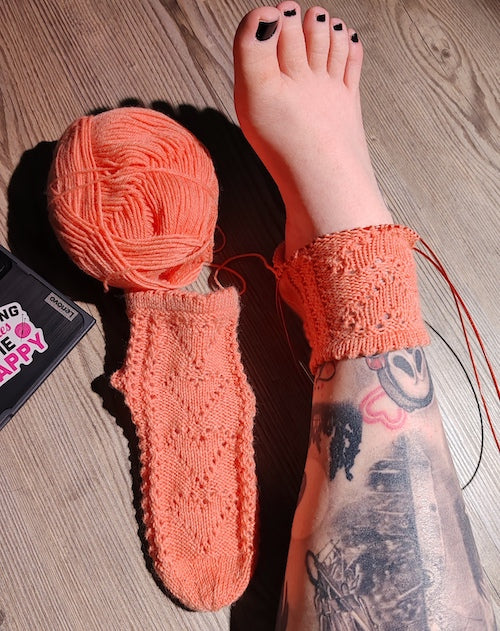 Jaana Tuulikki-sukat, neuleohje