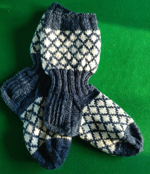 Kalastaja Eemelin-saapassukat, neuleohje