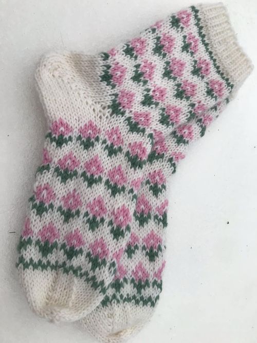 Kaunokais-sukat, neuleohje