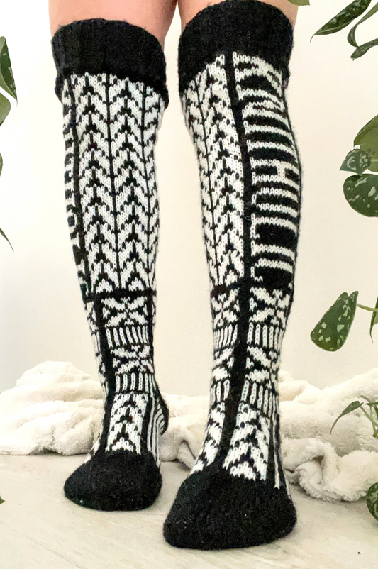 Knitholic-kirjoneulesukat, neuleohje