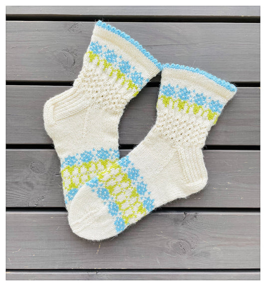 Kukkien vuorokausi-sukat, neuleohje