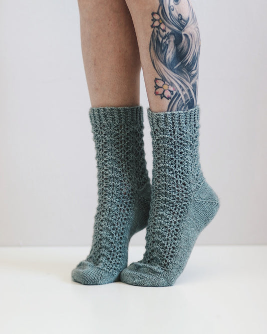 Lilja-sukat, neuleohje