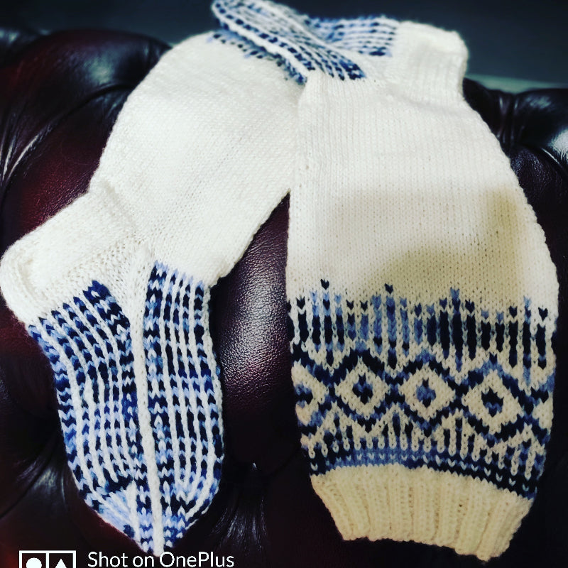 Linnanjuhlat-kirjoneulesukat, neuleohje