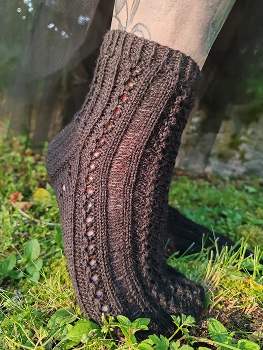 Loputon yö-sukat, neuleohje