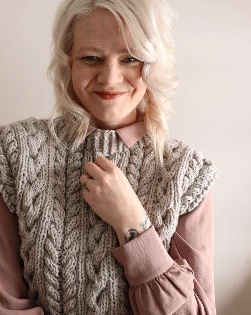 Luna-palmikkoliivi, neuleohje