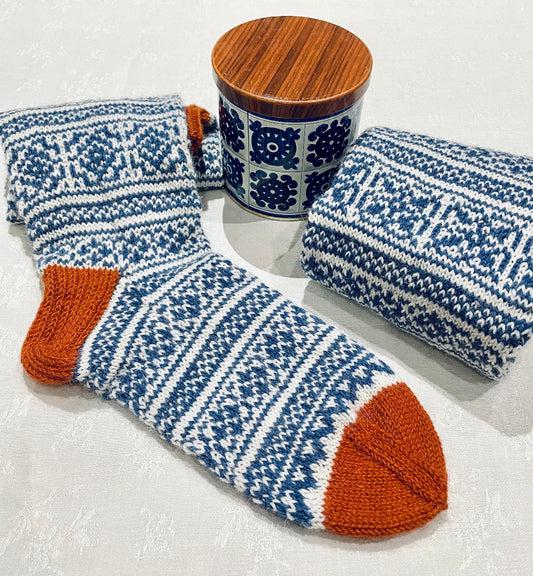 Mennyttä aikaa etsimässä-sukat, neuleohje