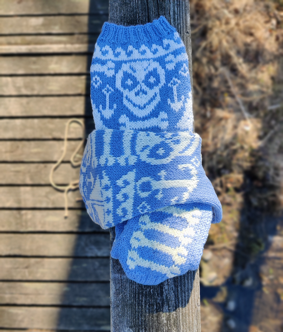 Merten kauhu-kirjoneulesukat, neuleohje