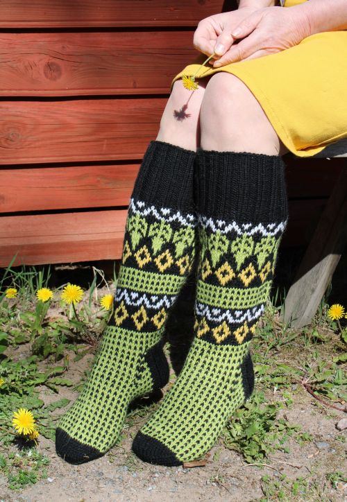 Neulemuistoja mummolasta neuleohjepaketti 1