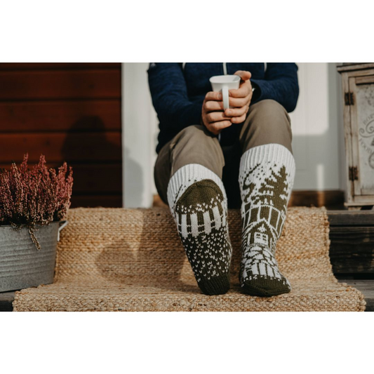 Oma koti kullan kallis-kirjoneulesukat, neuleohje