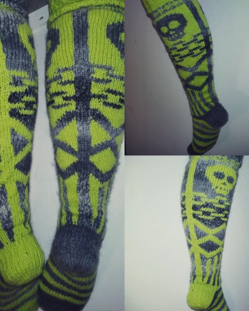 Pääkallo-sukat, neuleohje