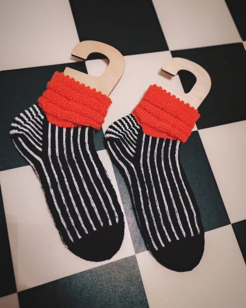 Pumpkin Queen-sukat, neuleohje