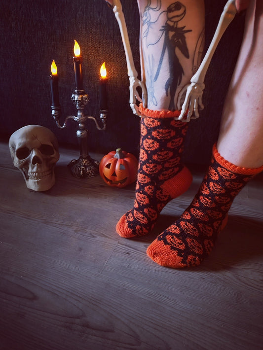 Pumpkin’s scream-sukat, neuleohje