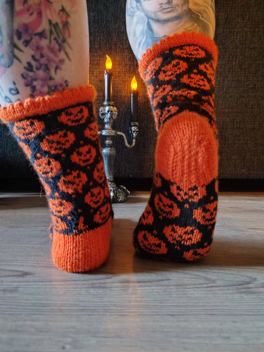 Pumpkin’s scream-sukat, neuleohje