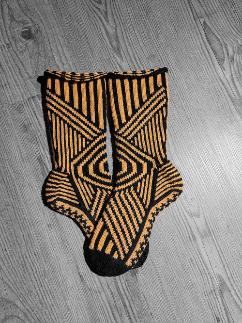 Puolipitkät raidat 38/39 sukat, neuleohje