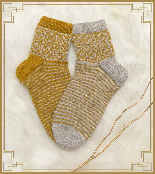 Regina-kirjoneulesukat, neuleohje