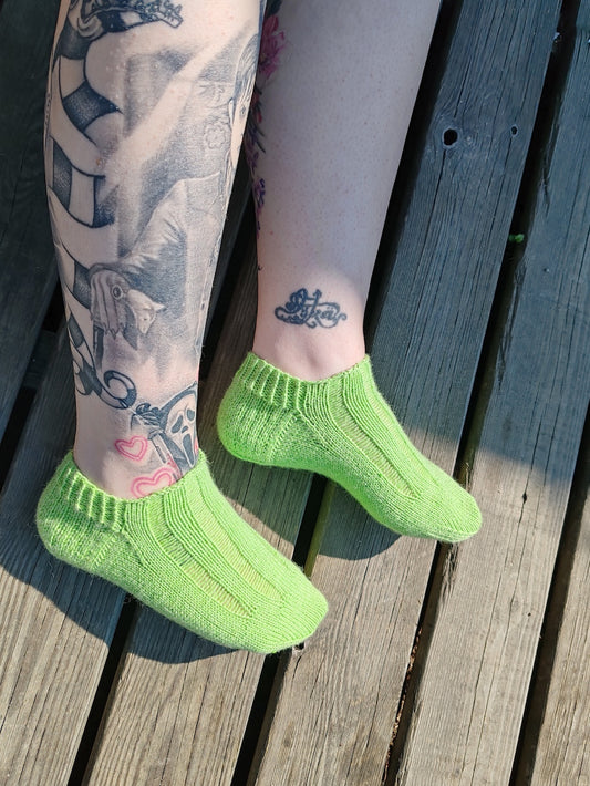 Revityt sukat, neuleohje