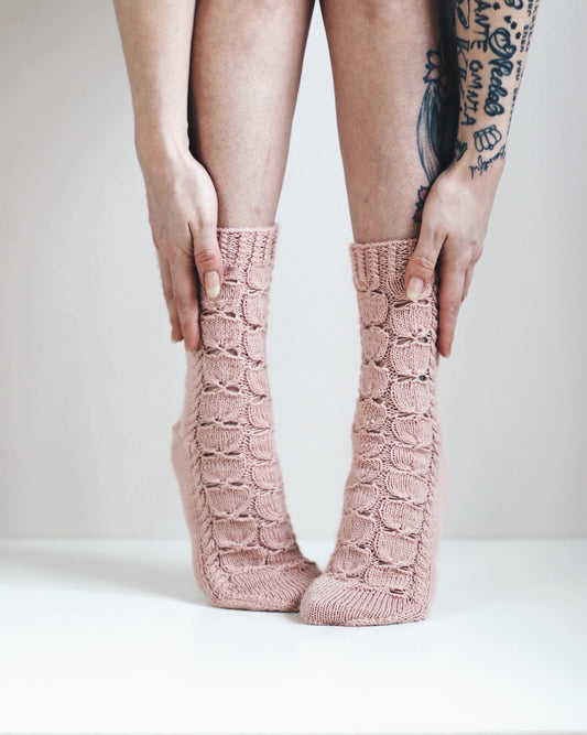 Ruusunen-sukat, neuleohje