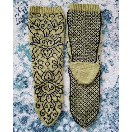 Sekaisin mandalasta-villasukat, neuleohje