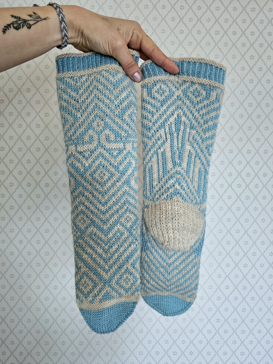 Sikinsokin-villasukat, neuleohje