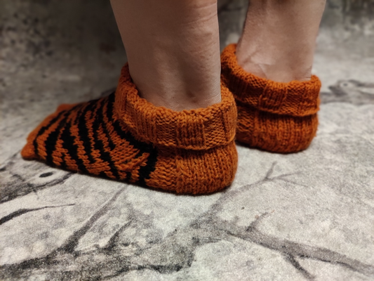 Tiikerin tassut-varvassukat, neuleohje