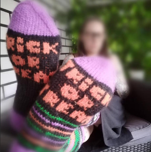 Trick or treat villasukat, neuleohje