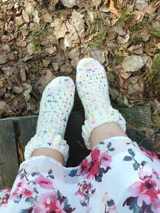 Väripilkut-sukat, neuleohje