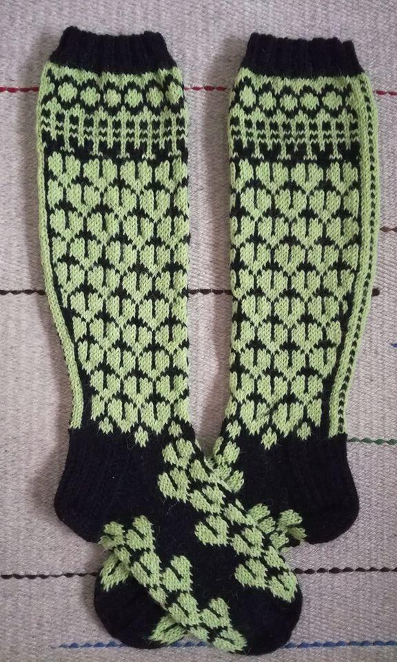 Vihreä viehätys-kirjoneulesukat, neuleohje