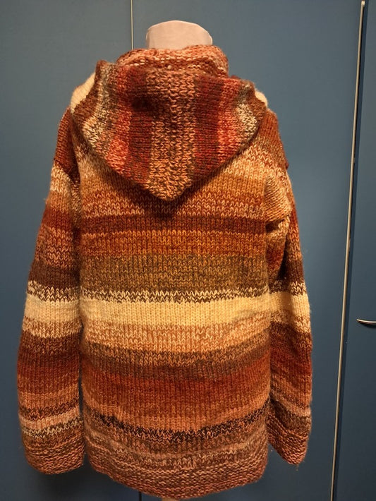 Paksu neuletakki vetoketjulla ja hupulla, neuleohje