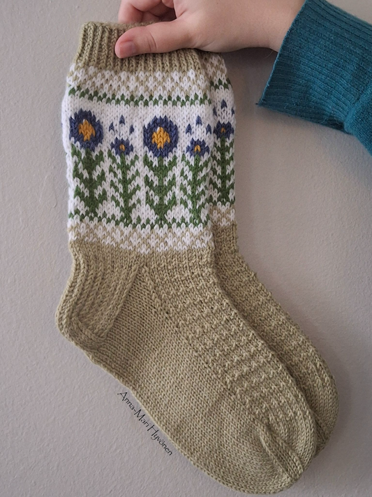 Emily-villasukat, neuleohje