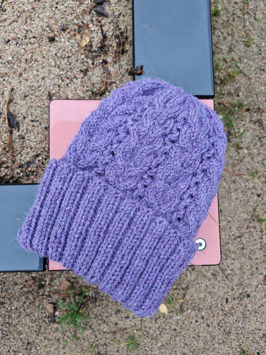 Hello Winter-palmikkopipo, neuleohje