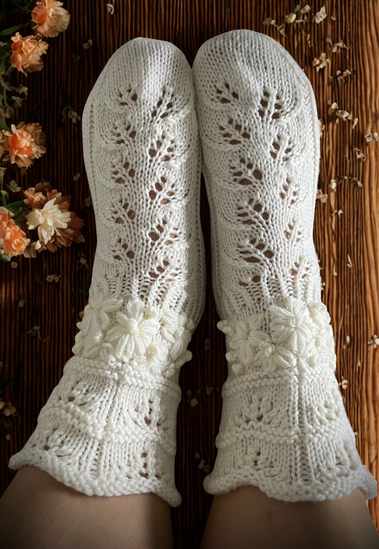 Helmi Orvokki-pitsisukat, neuleohje