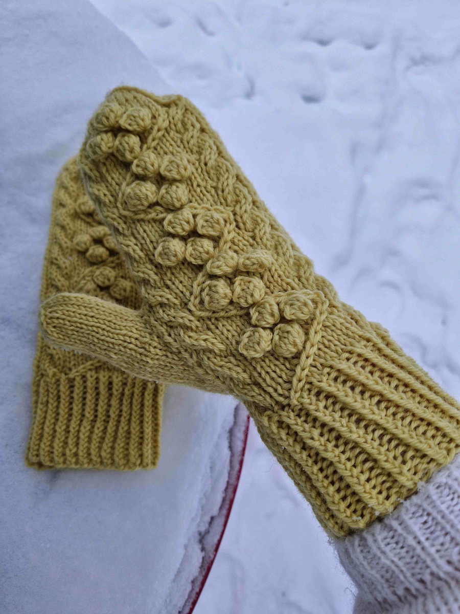 Helmitertut-palmikkolapaset, neuleohje