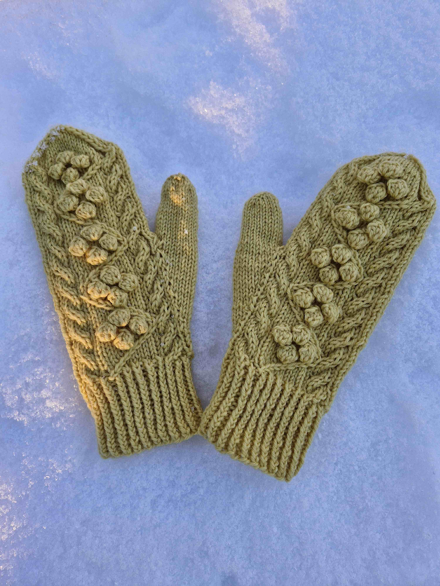 Helmitertut-palmikkolapaset, neuleohje