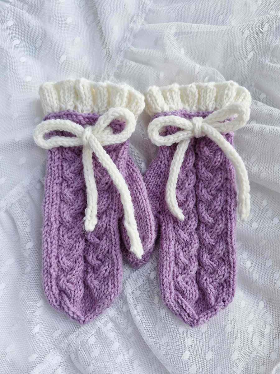 Jasmine-röyhelölapaset, neuleohje