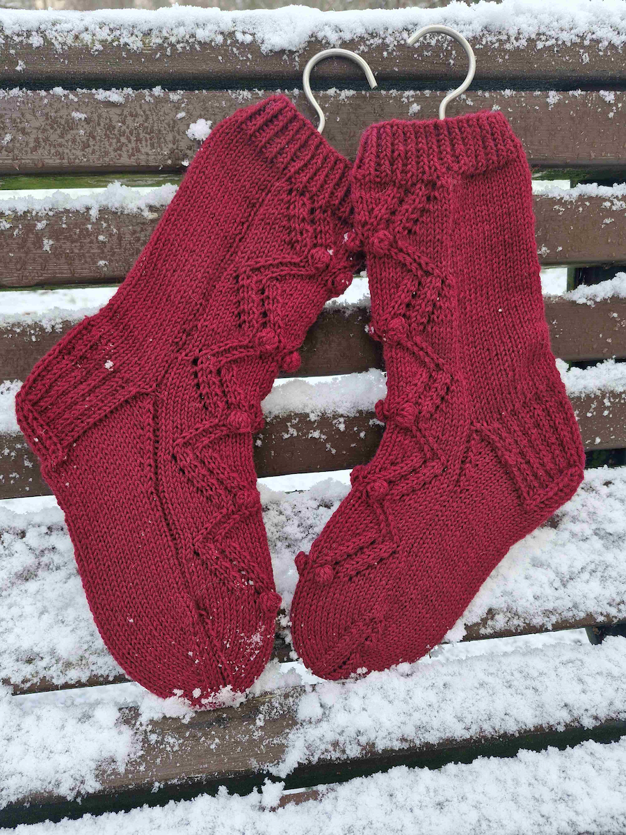 Jouluaamun taika-sukat, neuleohje