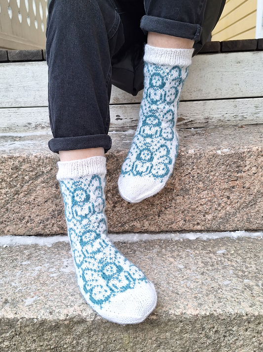 Lumikeiju-sukat, neuleohje