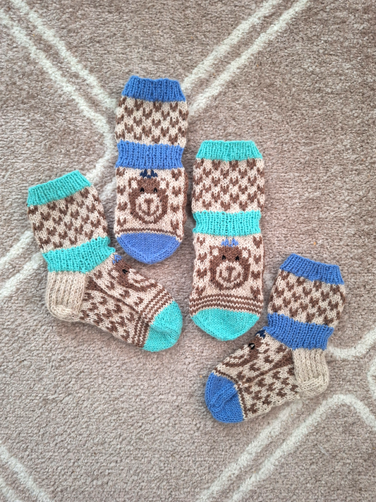 Lasten Pikkukarhut-sukat, neuleohje