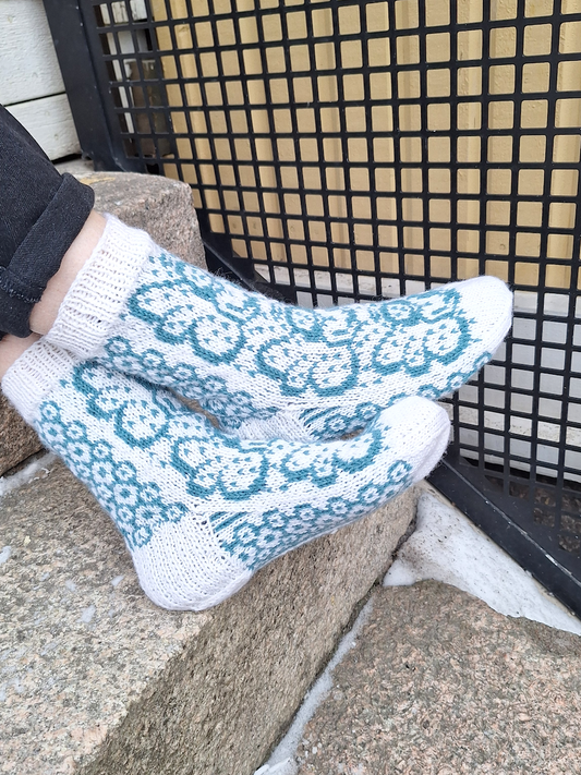 Lumikeiju-sukat, neuleohje