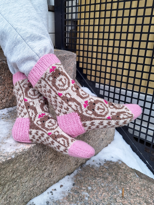 Nallekarhut-sukat, neuleohje