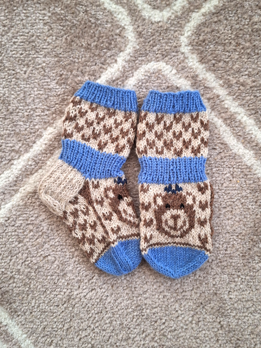 Lasten Pikkukarhut-sukat, neuleohje