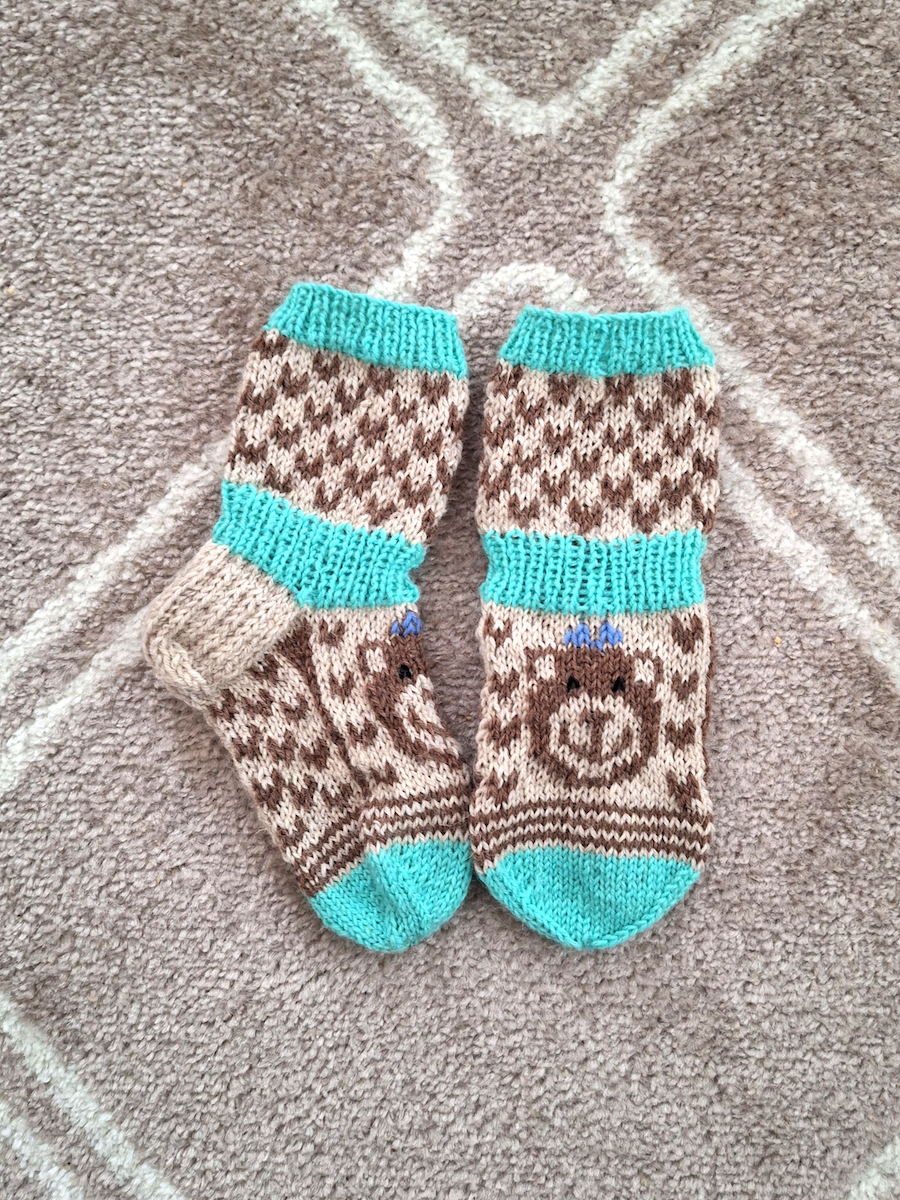 Lasten Pikkukarhut-sukat, neuleohje