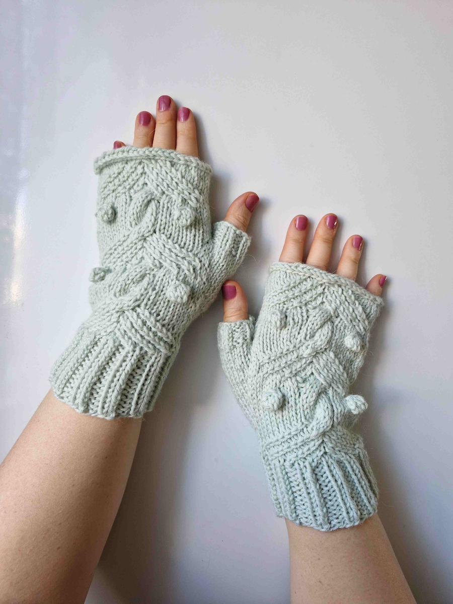 Keväthelmi-kämmekkäät, neuleohje