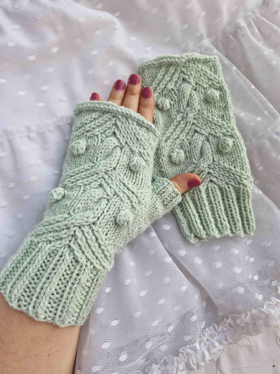 Keväthelmi-kämmekkäät, neuleohje