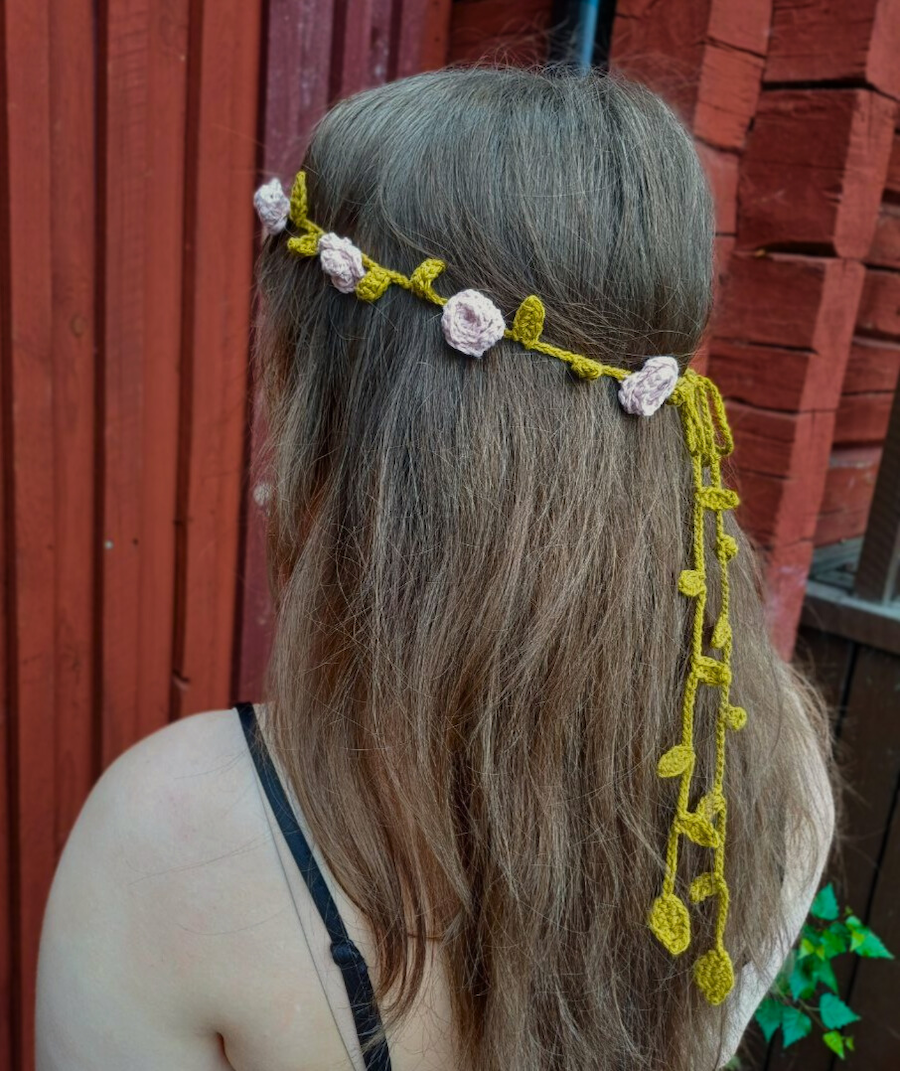 Ruusupolku-kukkaseppele, virkkausohje