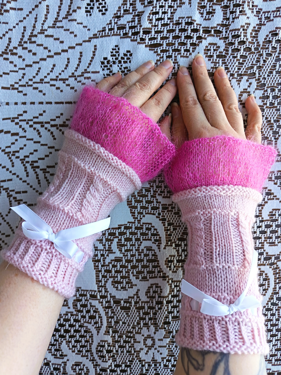 Lemmekkäät-rannekkeet, neuleohje