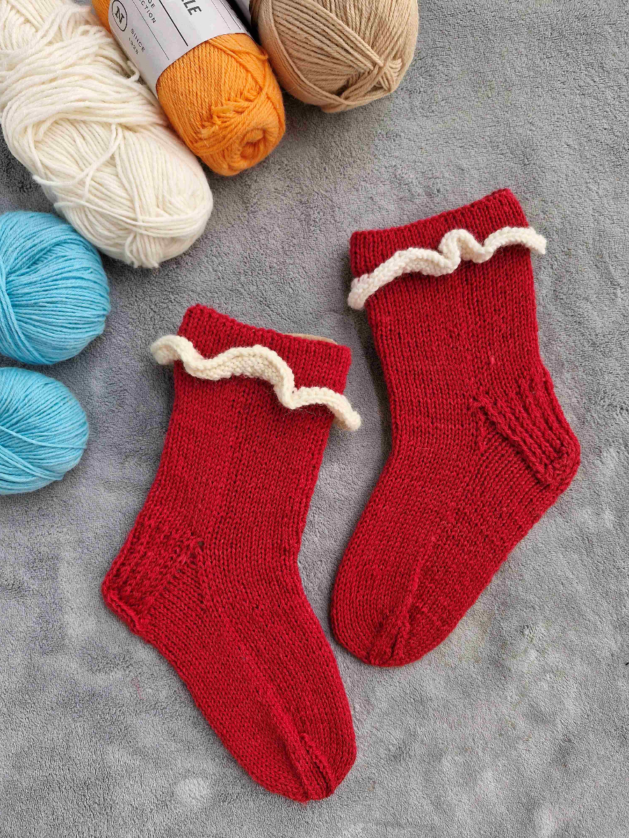 Lucy-röyhelösukat, neuleohje